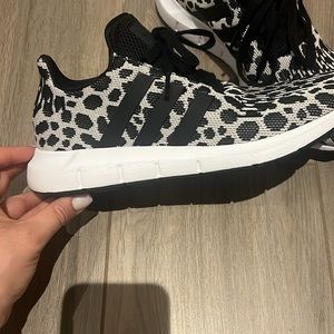 Adidas Swift run sneakers